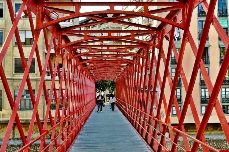 Uncrossable rush crash game in Spain